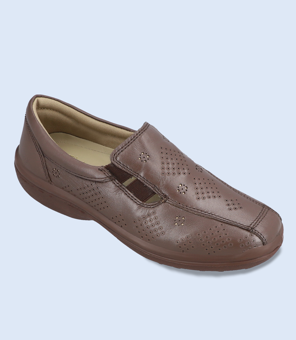 BW8334-BROWN-Women Comfort Moccasins