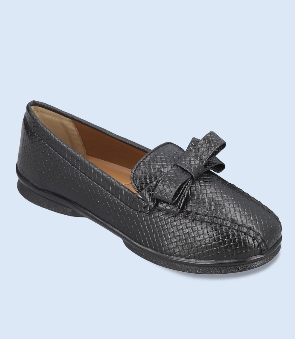 BW8474-BLACK-Women Comfort Moccasins