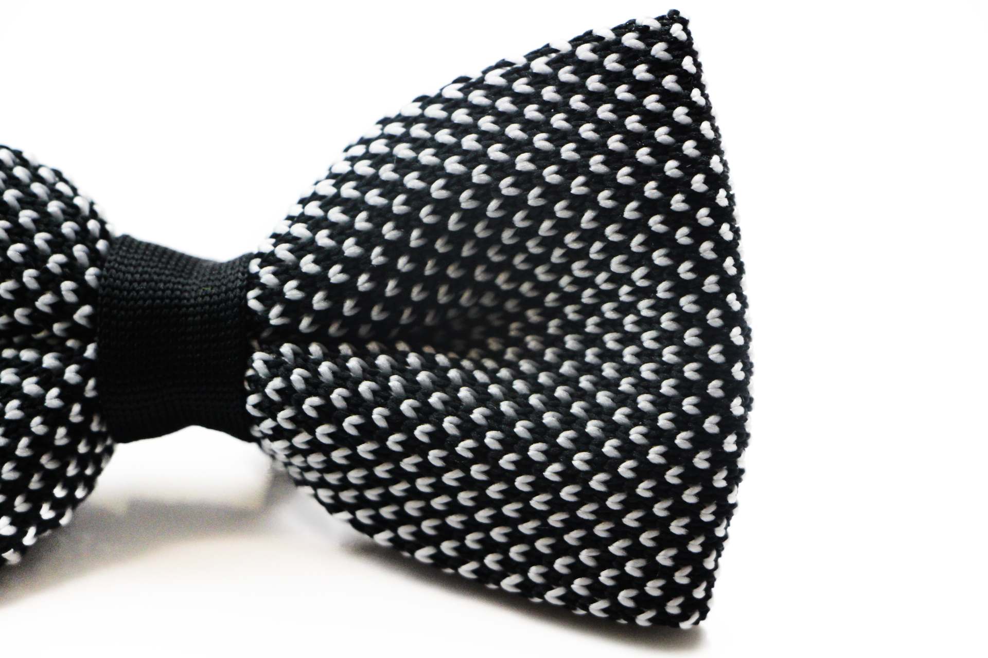 Mens Black & White Cross-Hatched Knitted Bow Tie