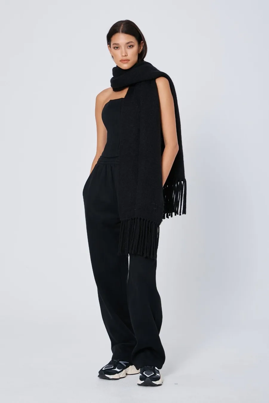 Women Atoir  | The Scarf Black