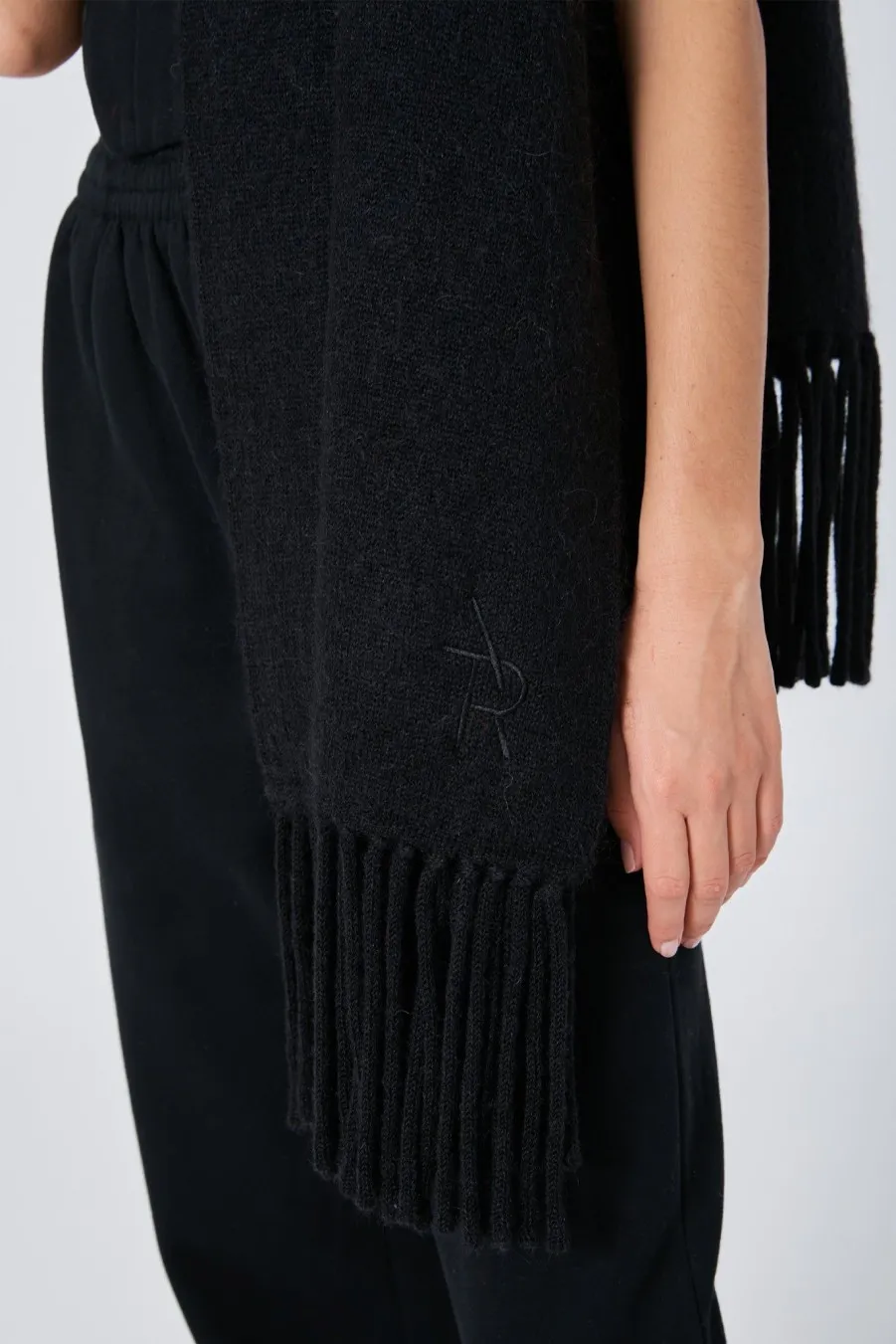 Women Atoir  | The Scarf Black